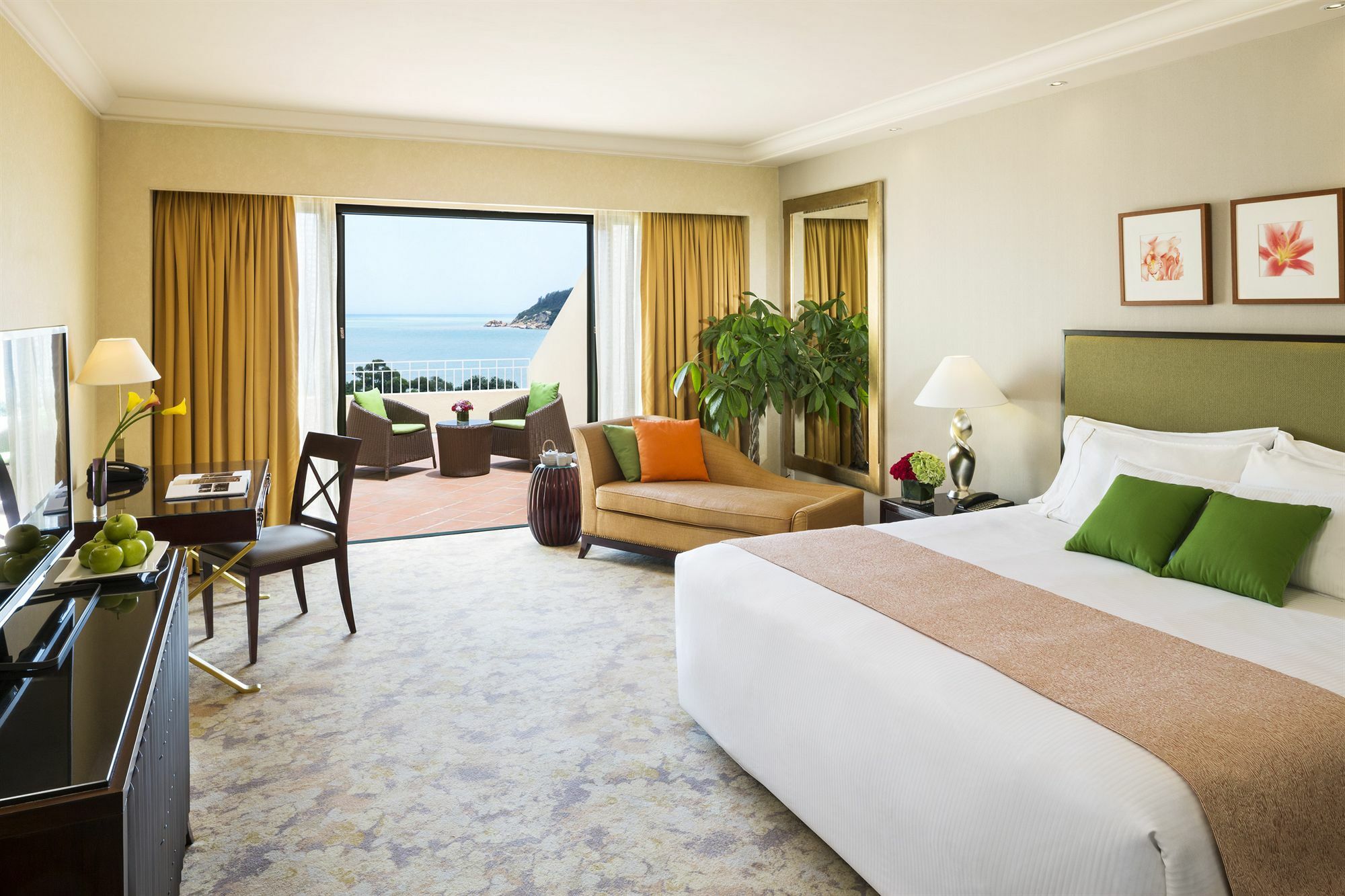 Grand Coloane Resort Macao Exterior foto A room at the Shangri-La Hotel, Kuala Lumpur