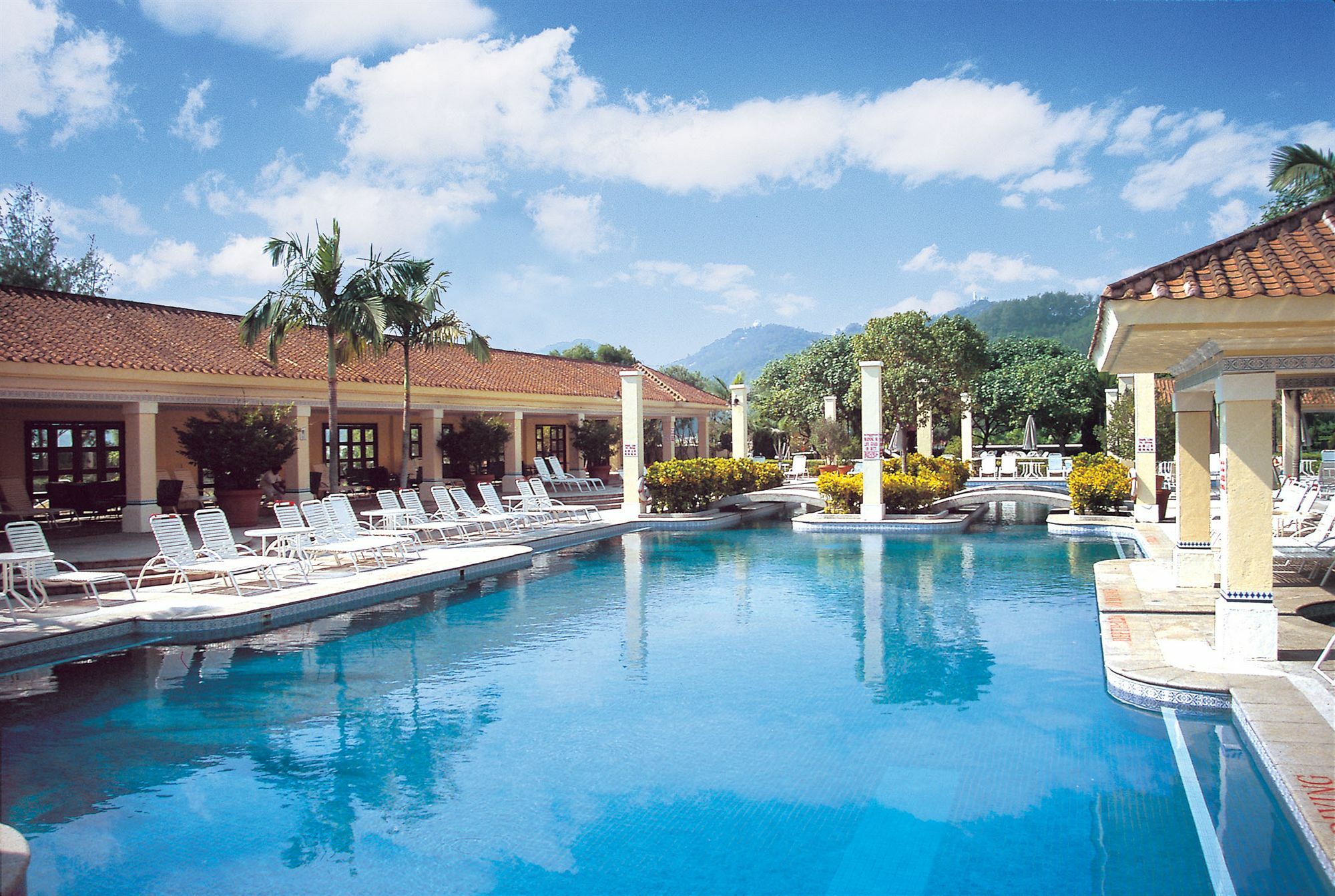 Grand Coloane Resort Macao Exterior foto The swimming pool at the hotel