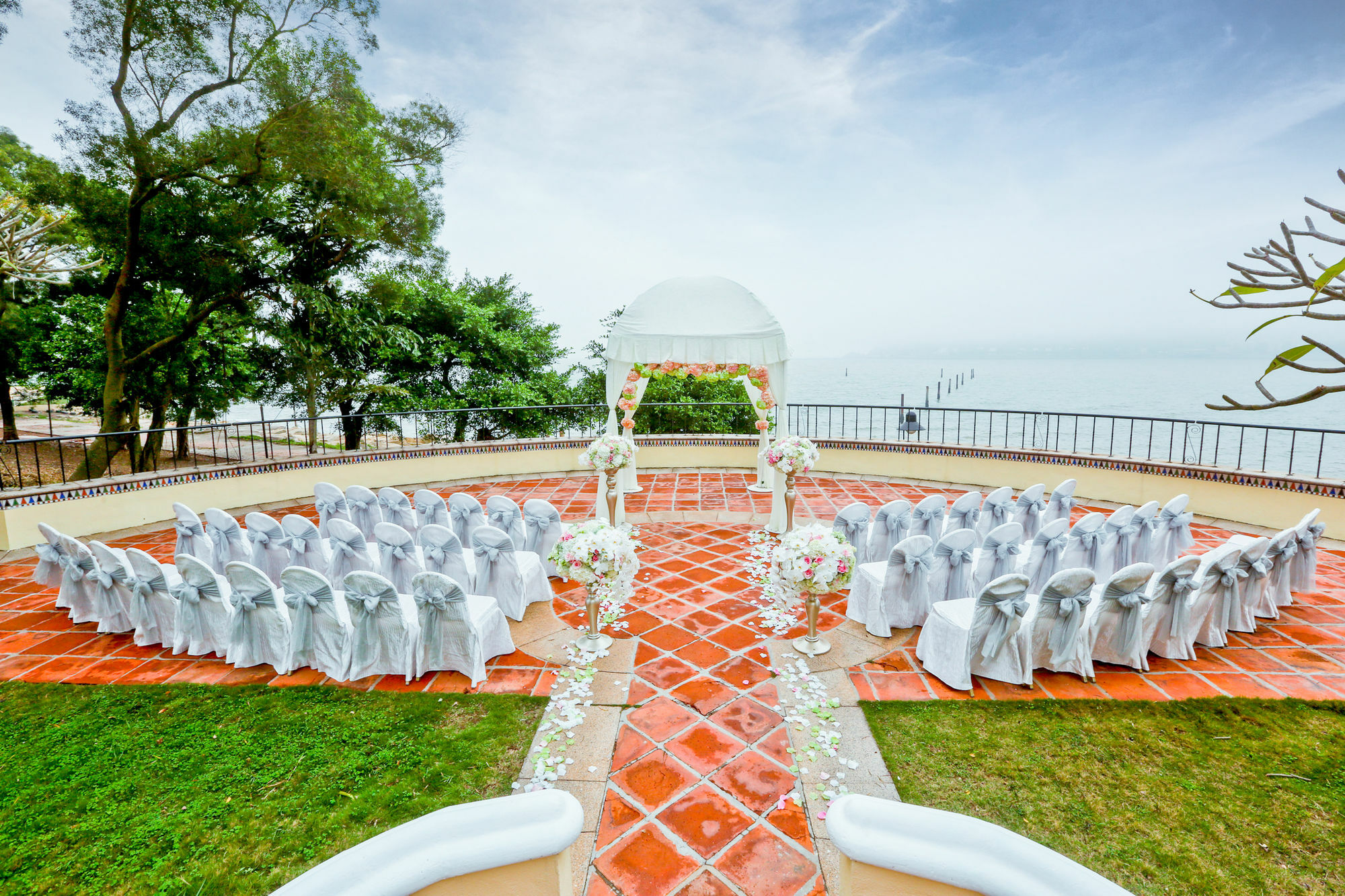Grand Coloane Resort Macao Exterior foto The lawn at the E&O 87 Club